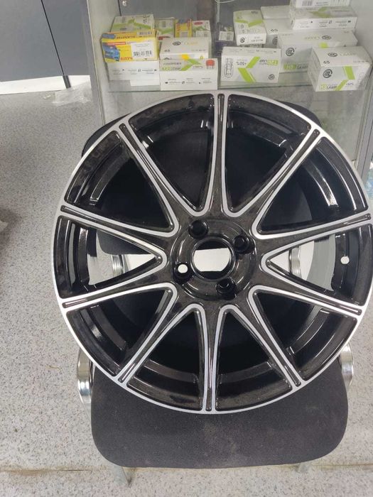 Диск автомобильный литой