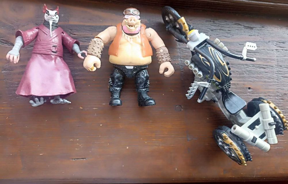 фигурки от "Костенурките нинджа", "Бен Тен" и "Междузвездни войни"