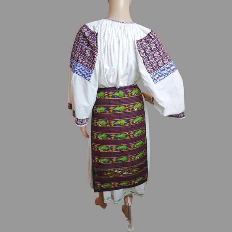 Costum popular oltenesc lucrat manual , vechi , M-L