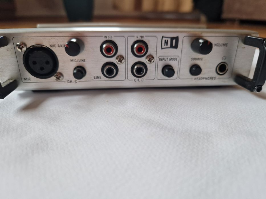 Native Instruments Audio 8 DJ звукова карта