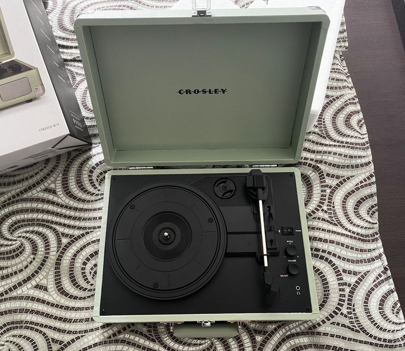Продам проигрыватель Crosley Cruiser Deluxe