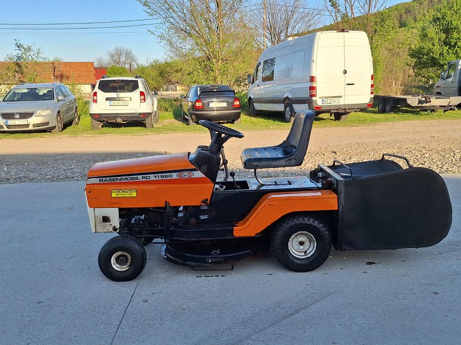 Tractoras tuns iarba cu motor brigs&stratton de 11cp,in perfecta stare