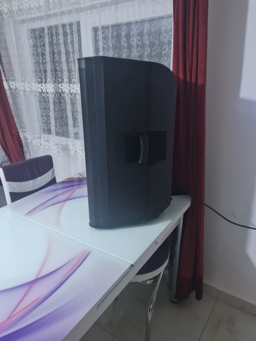 Vând boxa belinger este cu Bluetooth activa