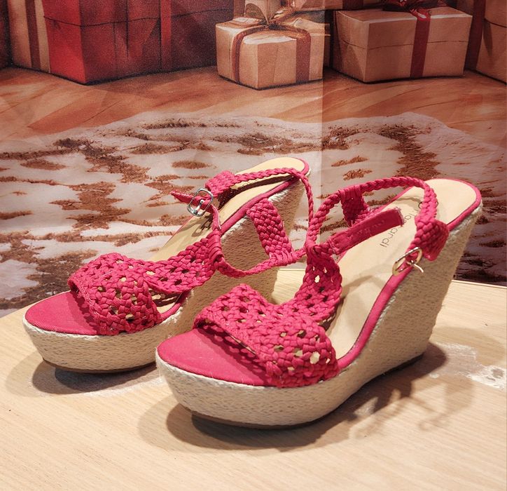 Продам женские туфли