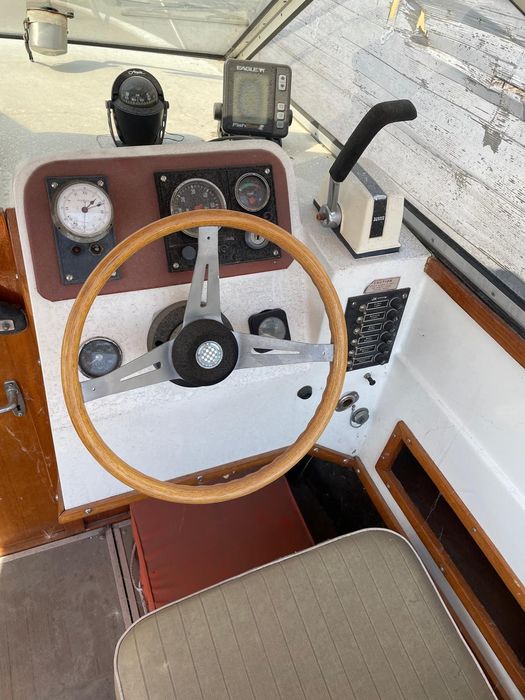 Barca cabinata + motor volvo 170 cp + peridot 2000 kg