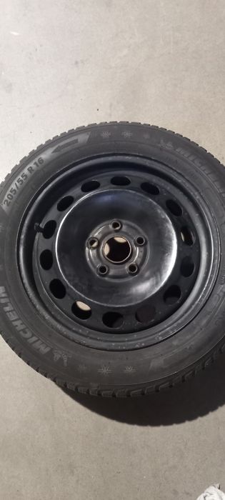 Vând rezerva golf 5/6 r16 Michelin