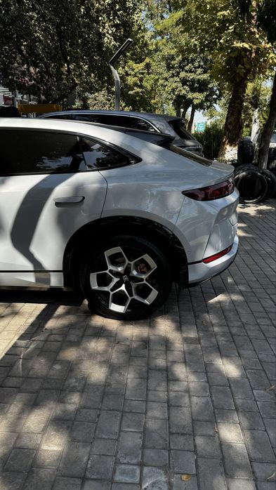 Продаю BYD Song L