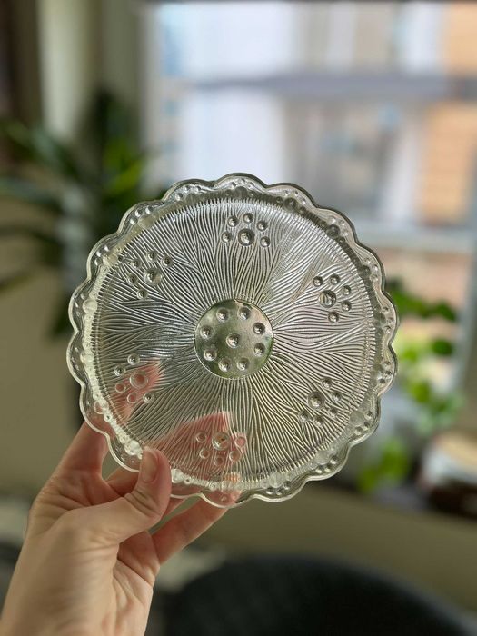 Стари кристални и стъклени чаши, чинии, гарафи