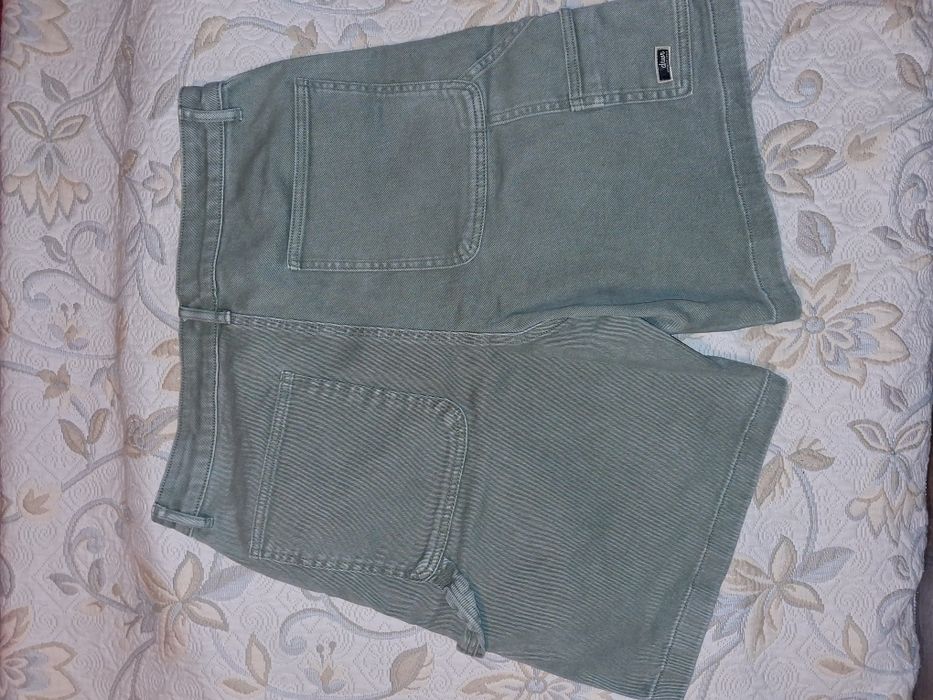 Vând pantaloni lungi și scurți