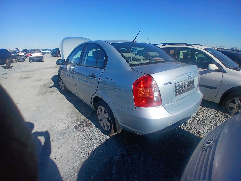 Dezmembrez hyundai accent