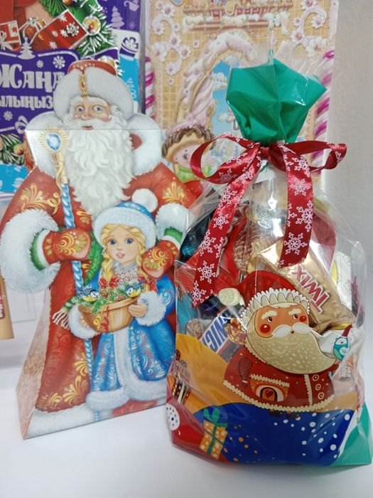 Новогодний подарок со сладостями 800 гр