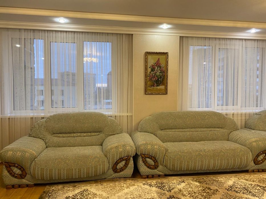 Продается диван для гостиной, кухнии, прихожей. Размеры разные