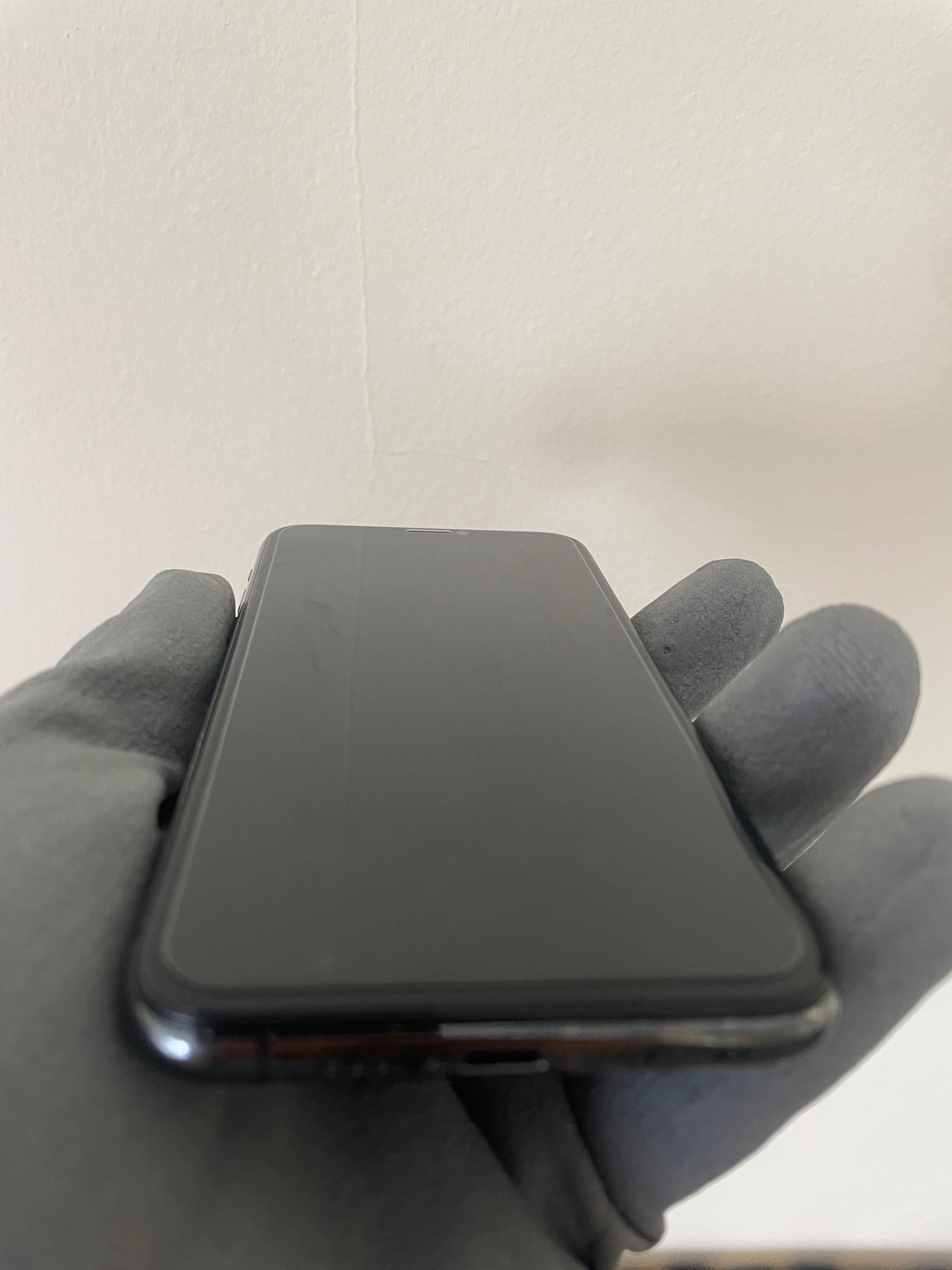 Продавам сребърен/сив iPhone 11 Pro 64GB