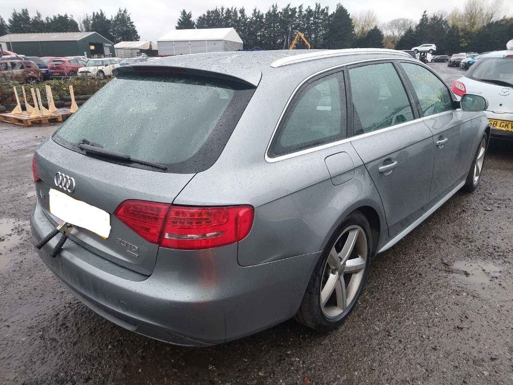 Far stanga Audi A4 B8 2009 AVANT QUATTRO CAHA 2.0 TDI 170Hp