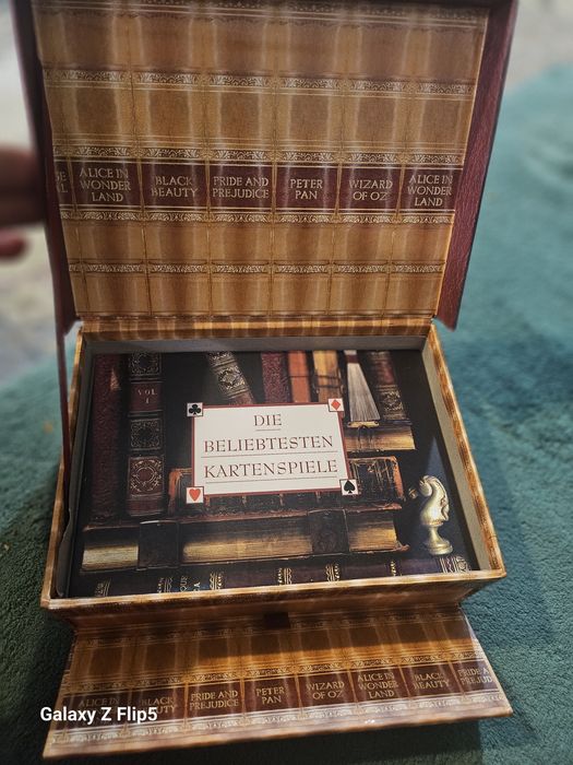 Cărți de joc în cutie elegantă