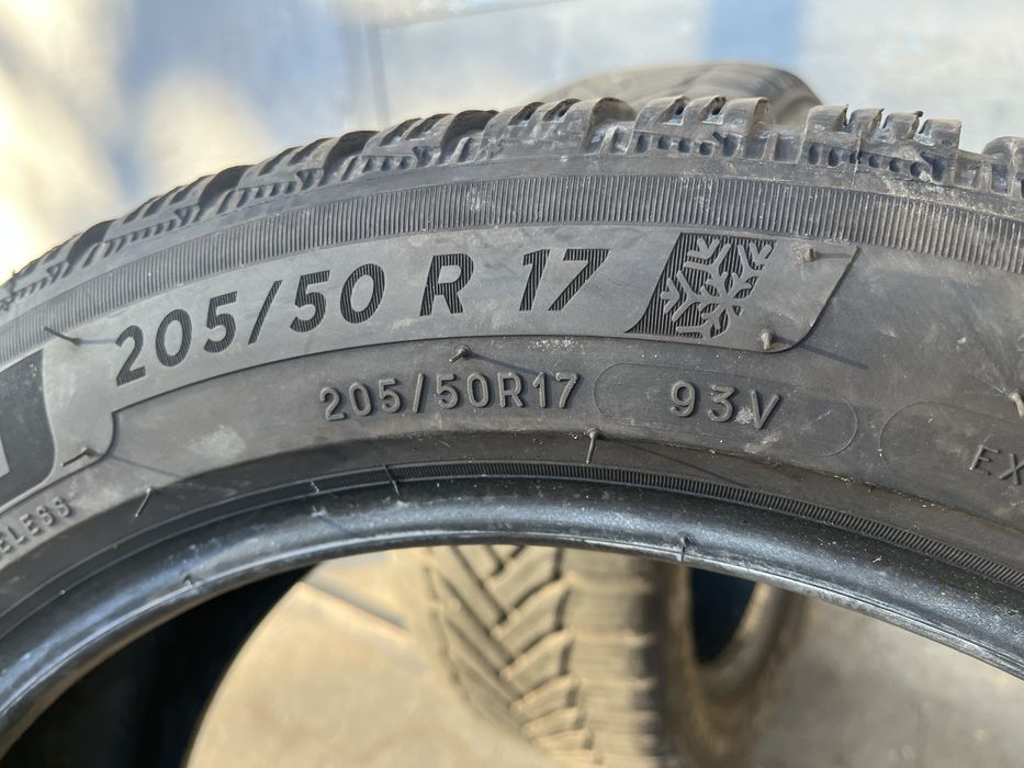 2 бр. зимни гуми 205/50/17 Michelin A6 6 mm DOT 2223