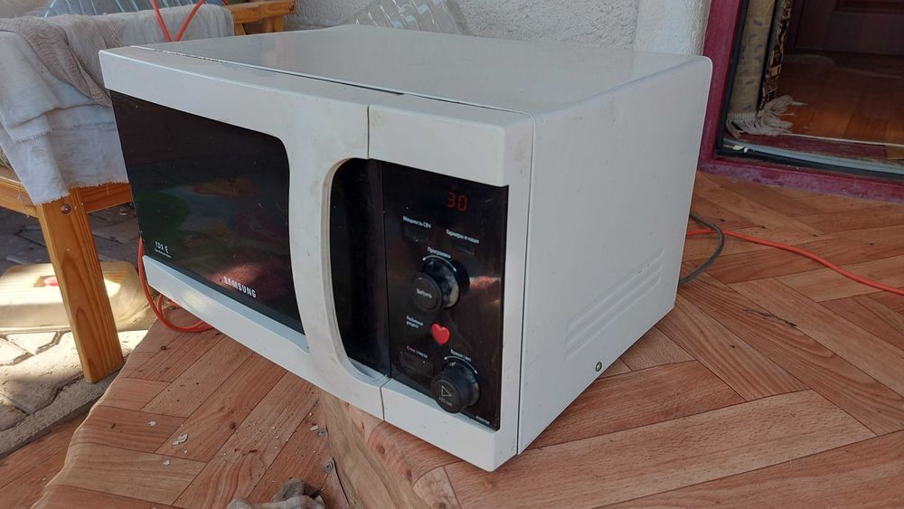 Микроволновка "Samsung" (рабочая. на разбор)