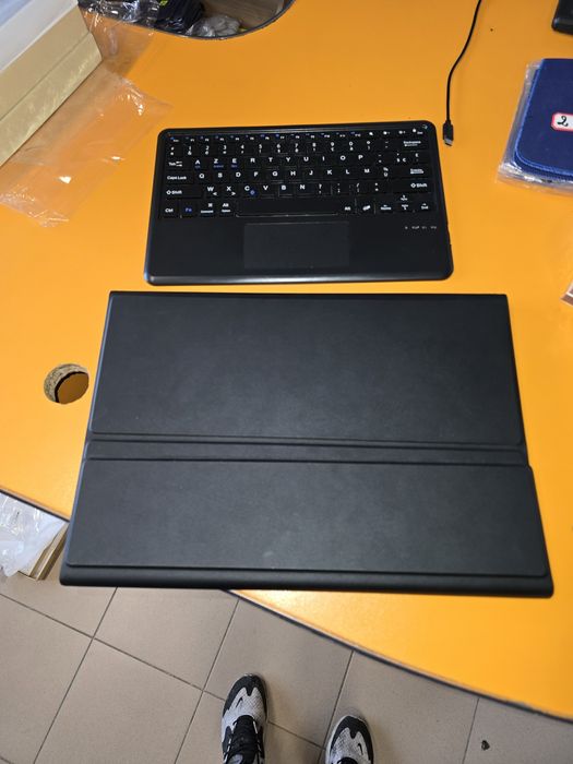 Husa si tastatura pentru Samsung Tab m8 10.5"