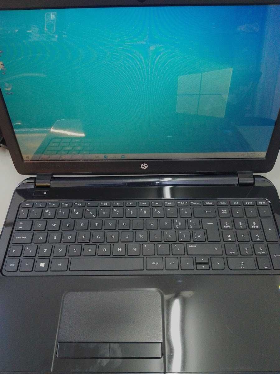 Laptop HP 15-r020sq