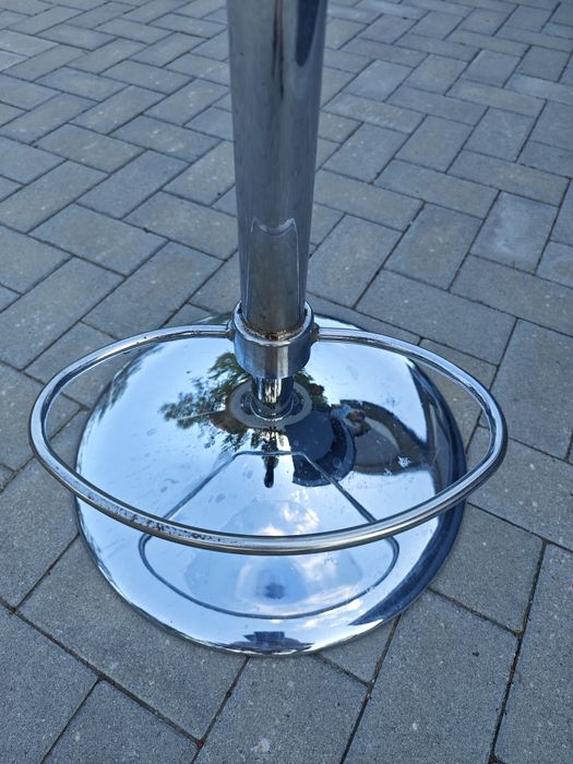 Продавам бар стол