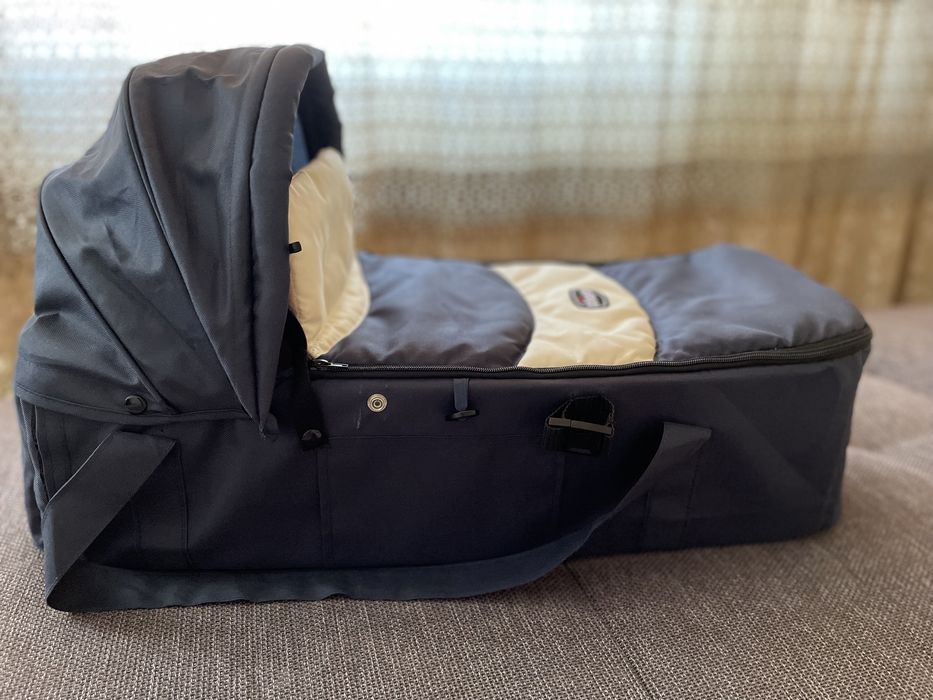 Продам переноску Chicco состояние нового