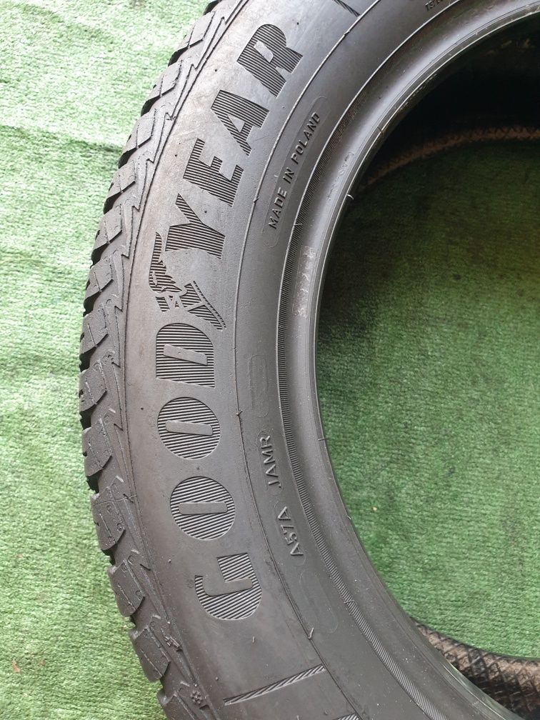 235 55 17 m+s goodyear allseason