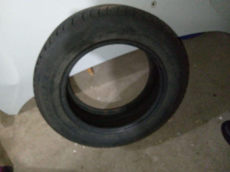 Продам зимнюю резину лепучку