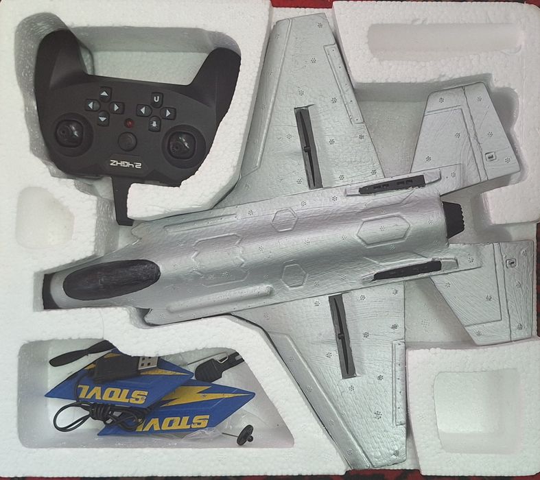 Продаётся радиоуправляемые 4х канальный истребитель f-35