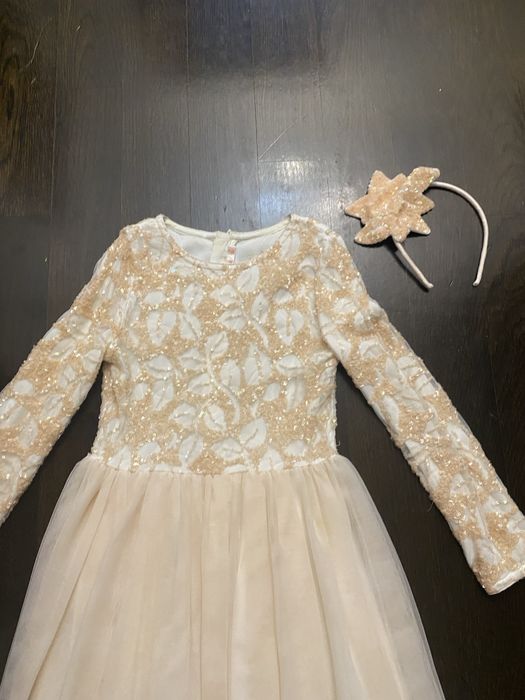 Rochiță superbă cu trenă 8 ani