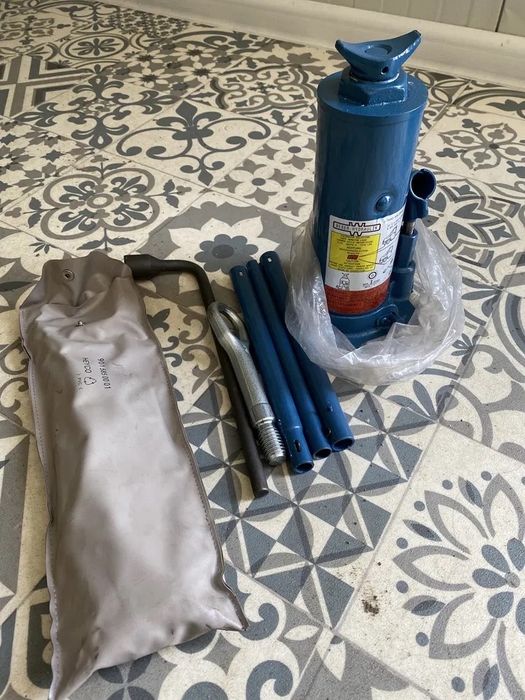 Резервна гума и крик