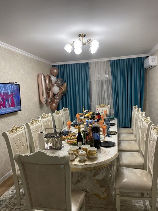 Продается стол со стульями