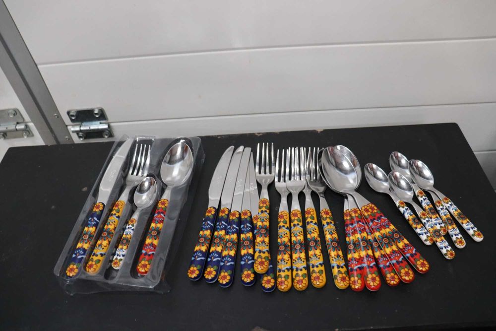 Комплект прибори за хранене Excelsa Trinacria 24 части