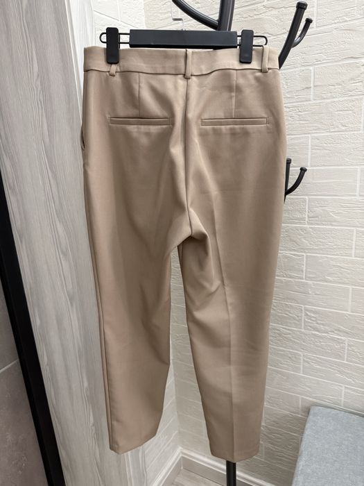 Продаются классические брюки H&M бежевые и черные EUR 38