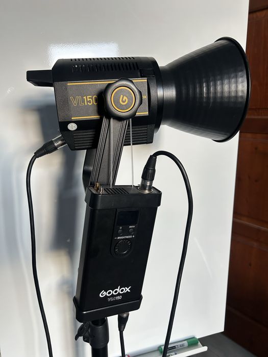 2 x Godox VL150 с кейсове и стативи