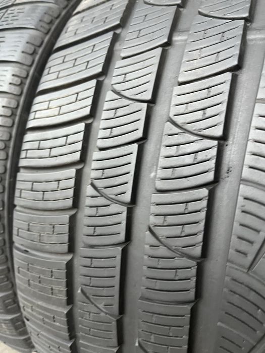 2 бр. зимни гуми 305/30/20 Pirelli 6 mm DOT 3617