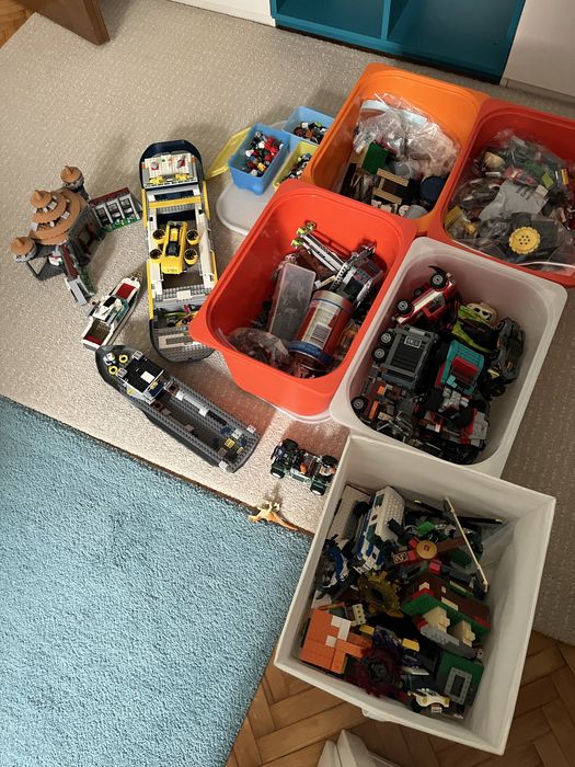 Kit complet Lego: zeci de seturi Lego + dulapior si cutii depozitare