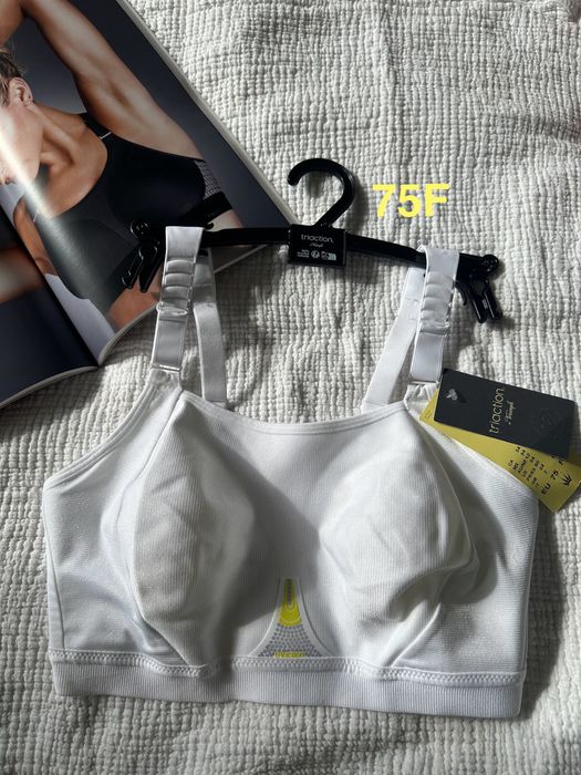 Спортно Бюстие “Triumph”