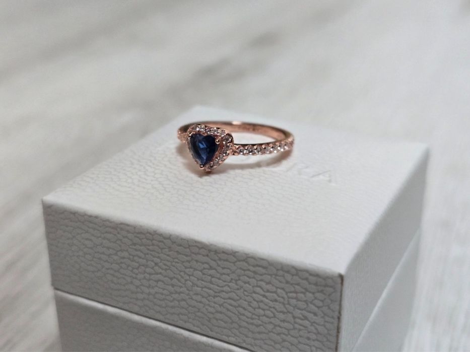 Inel Pandora rose gold inima albastra