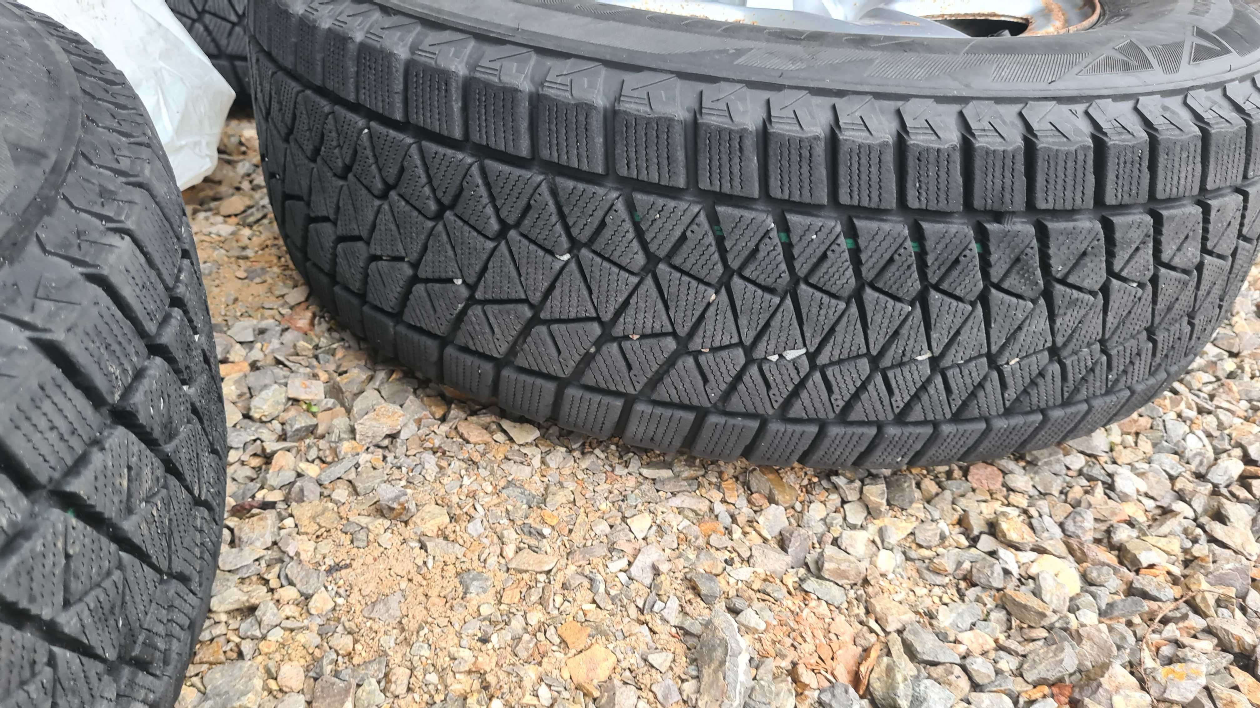 Джанти с гуми Тойота РАВ4 Toyota RAV 4 215/70/16