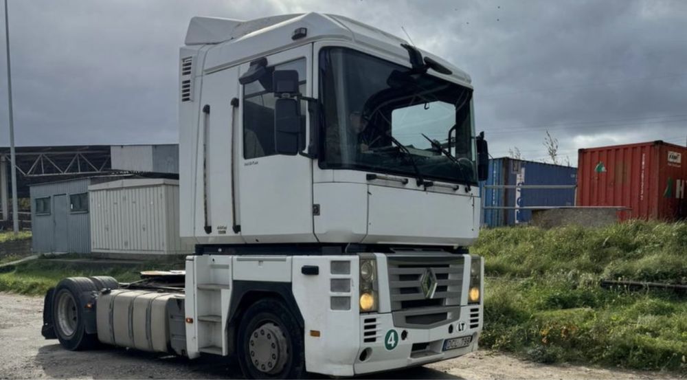Renault Magnum лобовой
