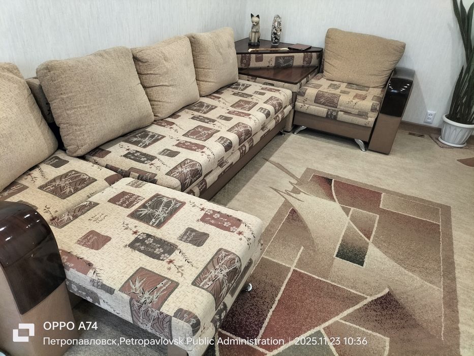 Продам диван и пуфик.