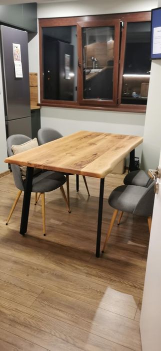 Масивни дървени маси