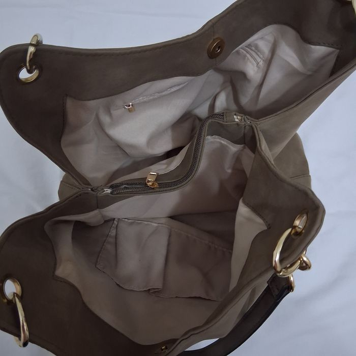 Дамска чанта от обърната кожа