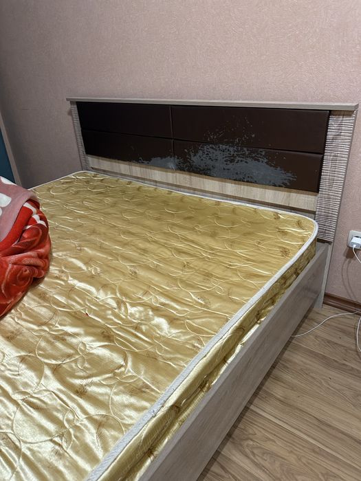 Продам двуспальную кровать