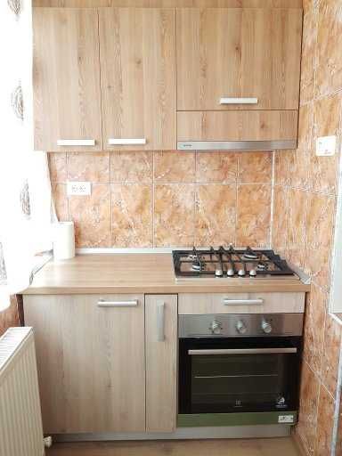 Inchiriez ap 2 cam, decomandat, situat central, zona linistita
