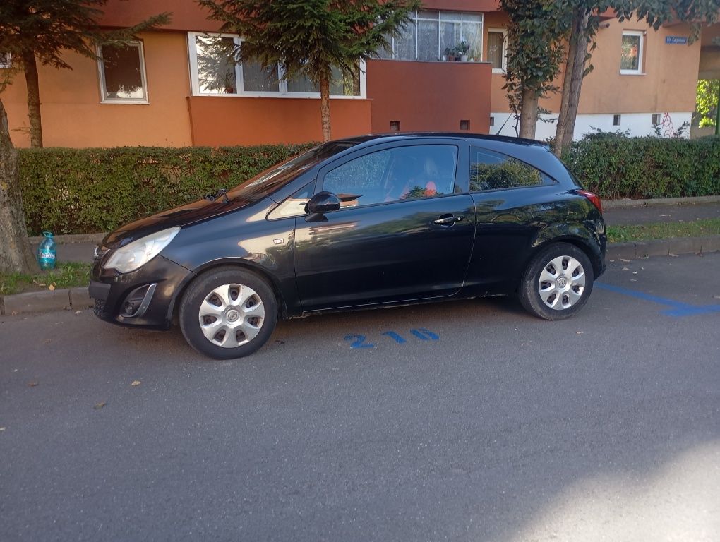 Vand Opel Corsa an 2012 motor 1,3 cdti