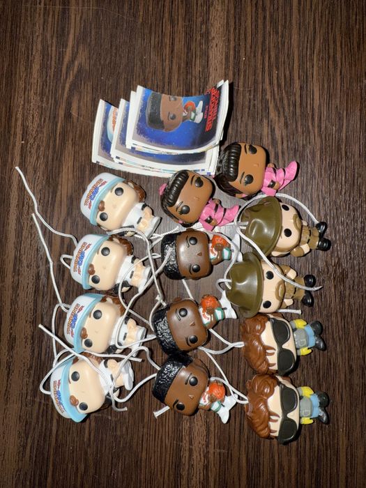 Персонажи kinder joy очень странные дела