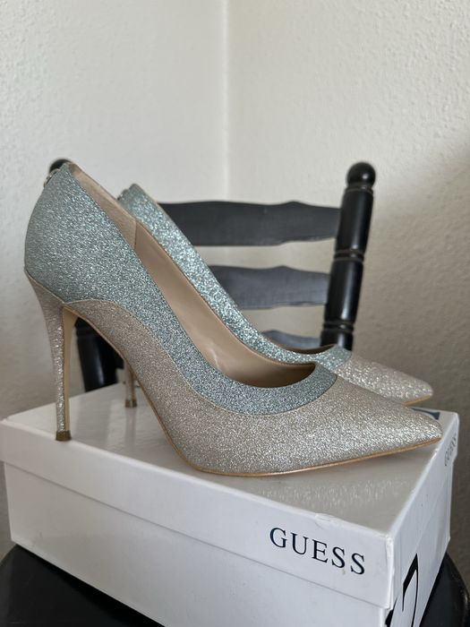 Елегантни обувки Guess