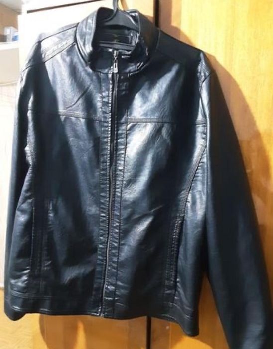 Продам куртки новые