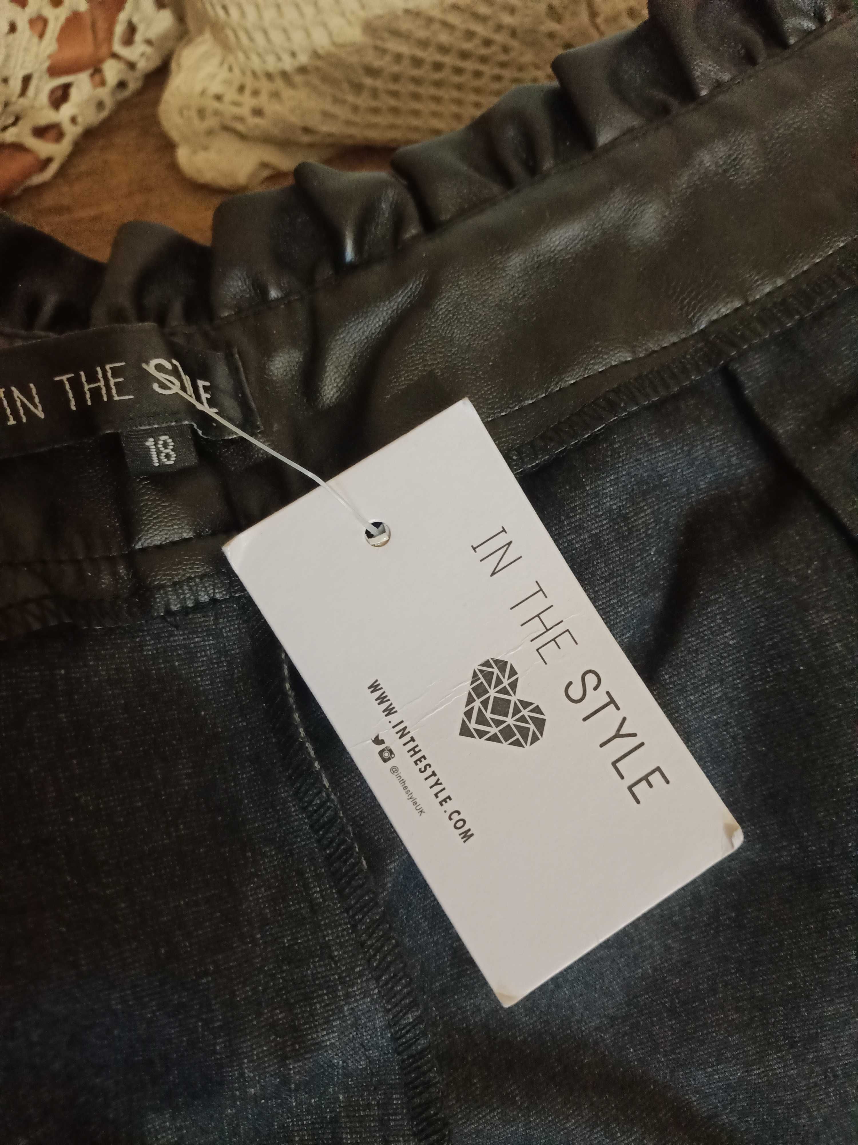 Продам новые женские черные брюки из искусственной кожи, размер 50